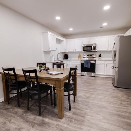 Trailside Townhouse - Close To Downtown & Bike Trails Bentonville Ngoại thất bức ảnh