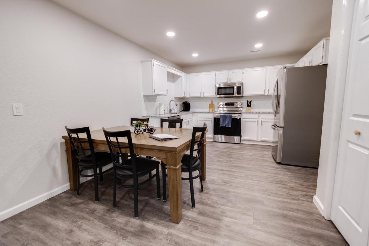 Trailside Townhouse - Close To Downtown & Bike Trails Bentonville Ngoại thất bức ảnh